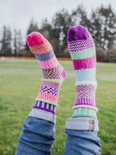Load image into Gallery viewer, Dahlia Solmate Socks