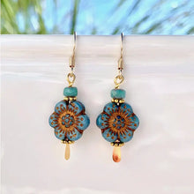 Load image into Gallery viewer, Flower Earrings