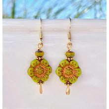 Load image into Gallery viewer, Flower Earrings