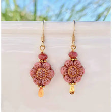 Load image into Gallery viewer, Flower Earrings
