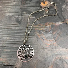 Load image into Gallery viewer, Silver Lotus Labradorite Necklace