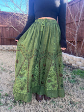 Load image into Gallery viewer, Pari Vintage Vibe Skirt with Pockets