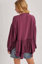 Load image into Gallery viewer, RUFFLED PEPLUM HEM OVERSIZED KNIT TOP