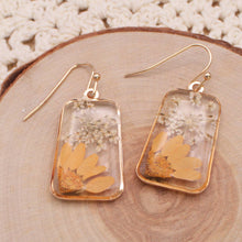 Load image into Gallery viewer, Cottage Floral Dried Sunflower Earring