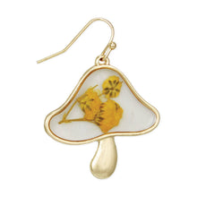 Load image into Gallery viewer, Vintage Toadstool Dried Flower Earrings
