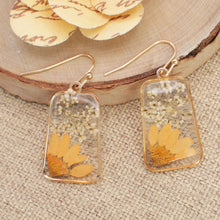 Load image into Gallery viewer, Cottage Floral Dried Sunflower Earring