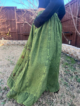 Load image into Gallery viewer, Pari Vintage Vibe Skirt with Pockets