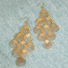 Load image into Gallery viewer, Outline Gold Shell Cascade Earrings