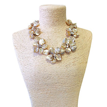 Load image into Gallery viewer, Flower Seashell Necklace