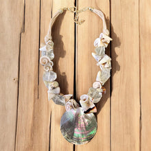 Load image into Gallery viewer, Seashell Pendant Necklace