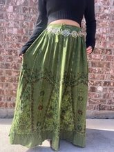 Load image into Gallery viewer, Pari Vintage Vibe Skirt with Pockets